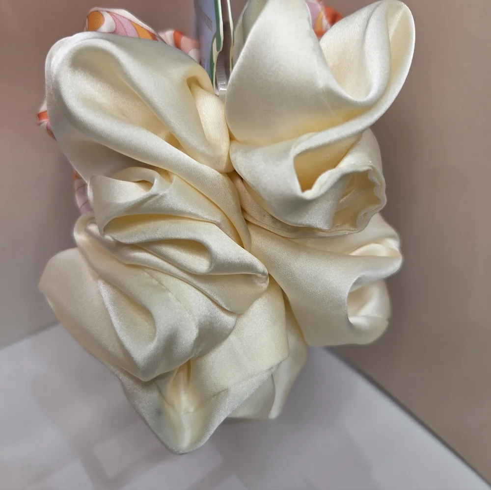 💛▪️Piper K ▪️2 Geometric and Satin Scrunchies Set - Pink and Cream